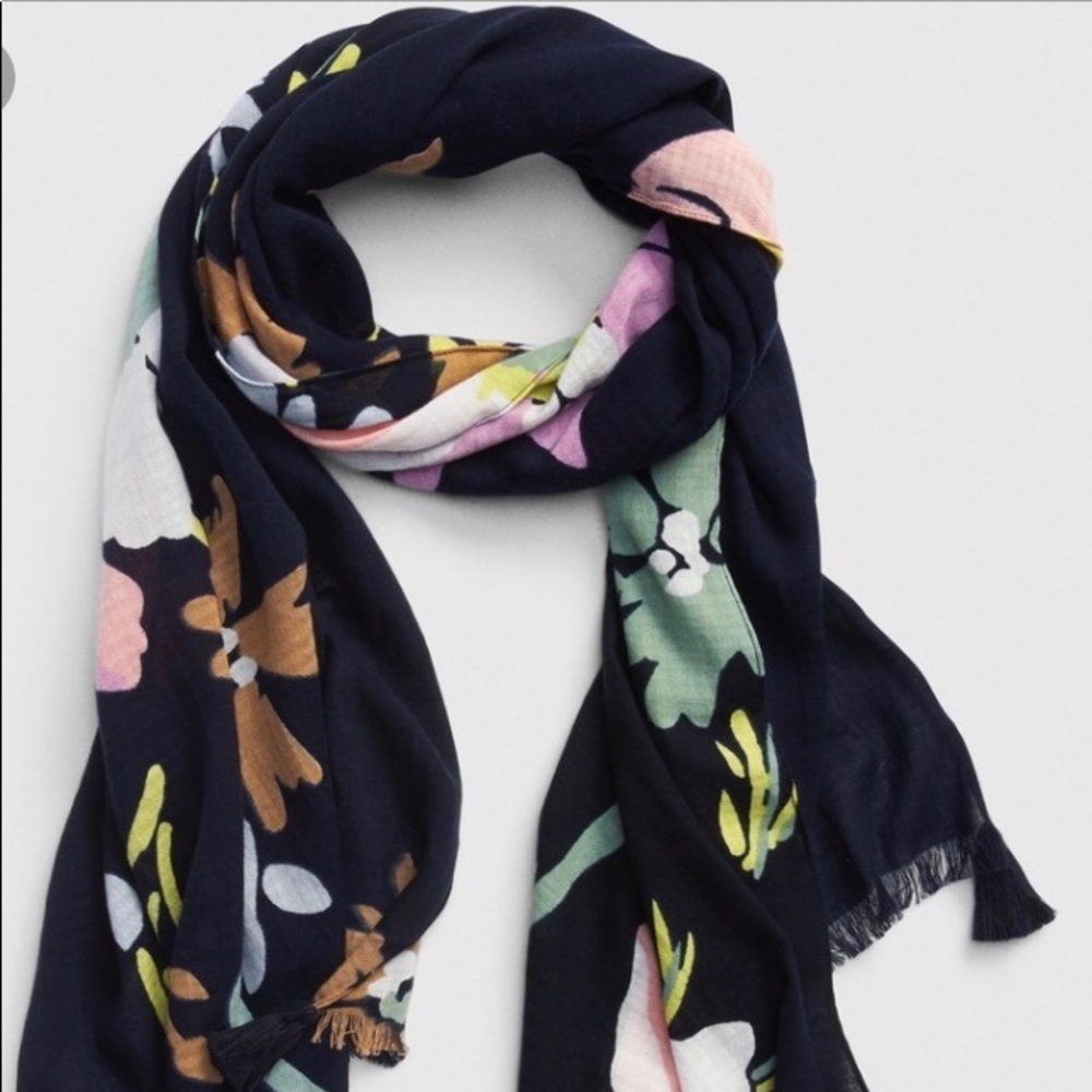 GAP Printed Oblong Scarf Navy Floral OS